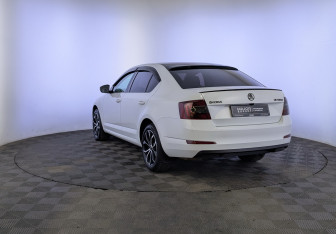 Подержанный автомобиль Skoda Octavia Liftback 2016 года (7 фото)