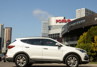 Подержанный автомобиль Hyundai Santa Fe 2017 года (3 фото)