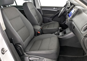 Подержанный автомобиль Volkswagen Tiguan 2012 года (24 фото)