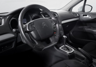 Подержанный автомобиль Citroen C4 Sedan 2013 года (14 фото)