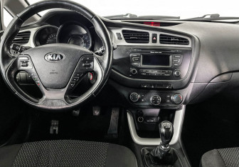 Подержанный автомобиль Kia Ceed Hatchback 2014 года (12 фото)