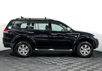 Подержанный автомобиль Mitsubishi Pajero Sport 2014 года (4 фото)