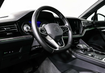 Подержанный автомобиль Volkswagen Touareg 2021 года (12 фото)