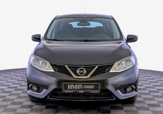Подержанный автомобиль Nissan Tiida Hatchback 2015 года (2 фото)
