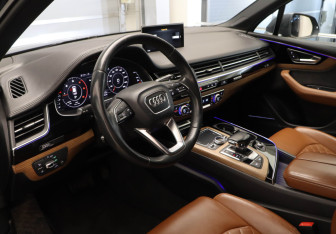 Подержанный автомобиль Audi Q7 2017 года (7 фото)