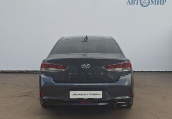 Подержанный автомобиль Hyundai Sonata 2018 года (6 фото)