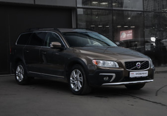 Подержанный автомобиль Volvo XC70 2014 года (3 фото)