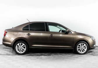 Подержанный автомобиль Skoda Rapid Liftback 2018 года (4 фото)