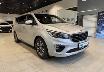 Подержанный автомобиль Kia Carnival 2018 года (3 фото)