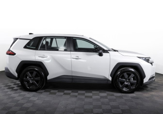 Подержанный автомобиль Toyota RAV4 2025 года (4 фото)