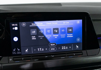 Подержанный автомобиль Volkswagen Golf Hatchback 2021 года (10 фото)