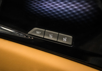 Подержанный автомобиль Kia Carnival 2021 года (22 фото)