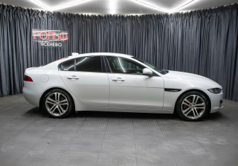 Подержанный автомобиль Jaguar XE 2016 года (3 фото)