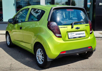 Подержанный автомобиль Chevrolet Spark 2012 года (7 фото)