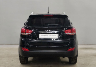 Подержанный автомобиль Hyundai ix35 2011 года (6 фото)