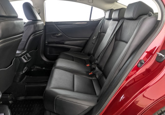 Подержанный автомобиль Lexus ES 2021 года (18 фото)