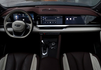 Подержанный автомобиль Geely Monjaro 2023 года (12 фото)