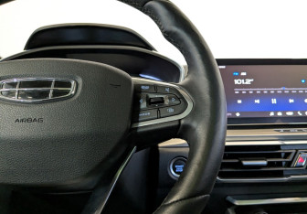 Подержанный автомобиль Geely Coolray 2023 года (29 фото)