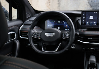 Подержанный автомобиль Geely Okavango 2023 года (14 фото)