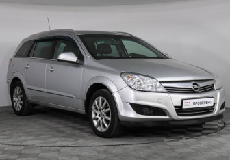Подержанный автомобиль Opel Astra Wagon 2013 года (3 фото)