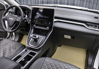 Подержанный автомобиль Haval M6 2023 года (11 фото)
