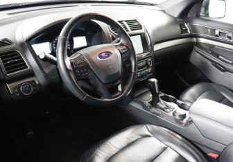 Подержанный автомобиль Ford Explorer 2018 года (8 фото)