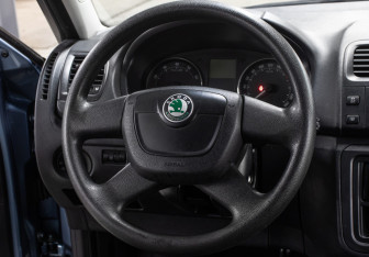 Подержанный автомобиль Skoda Fabia Hatchback 2011 года (15 фото)