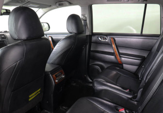 Подержанный автомобиль Toyota Highlander 2011 года (12 фото)