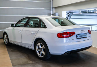 Подержанный автомобиль Audi A4 Sedan 2014 года (6 фото)