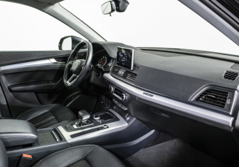 Подержанный автомобиль Audi Q5 2019 года (9 фото)