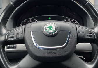 Подержанный автомобиль Skoda Octavia Wagon 2011 года (15 фото)