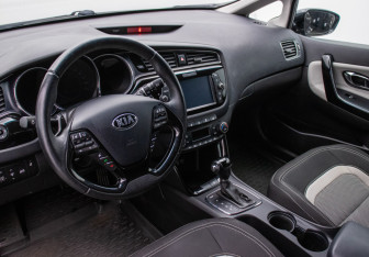 Подержанный автомобиль Kia Ceed Hatchback 2018 года (9 фото)