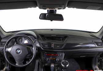 Подержанный автомобиль BMW X1 2012 года (12 фото)