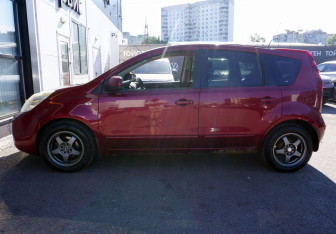 Подержанный автомобиль Nissan Note 2013 года (8 фото)