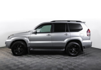 Подержанный автомобиль Toyota Land Cruiser Prado 2007 года (8 фото)