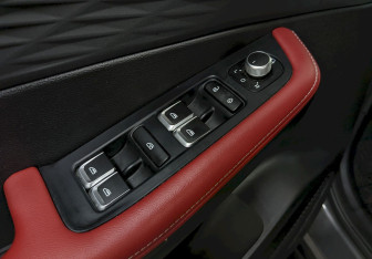 Подержанный автомобиль Geely Coolray 2024 года (12 фото)