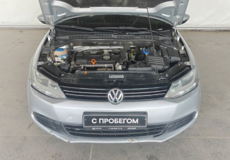 Подержанный автомобиль Volkswagen Jetta Sedan 2011 года (16 фото)