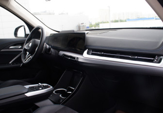 Подержанный автомобиль BMW X1 2024 года (11 фото)
