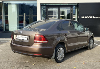 Подержанный автомобиль Volkswagen Polo Sedan 2016 года (5 фото)