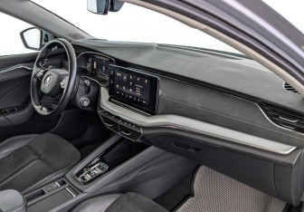 Подержанный автомобиль Skoda Octavia Liftback 2021 года (13 фото)