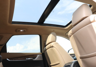 Подержанный автомобиль Cadillac XT5 2021 года (23 фото)
