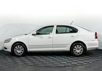 Подержанный автомобиль Skoda Octavia Liftback 2013 года (8 фото)