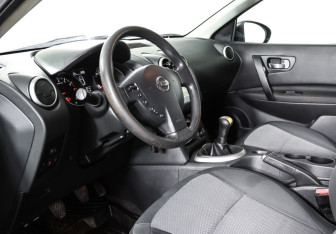Подержанный автомобиль Nissan Qashqai+2 2011 года (15 фото)