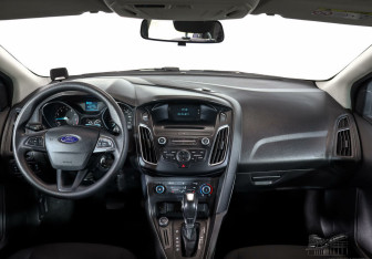 Подержанный автомобиль Ford Focus Sedan 2017 года (8 фото)