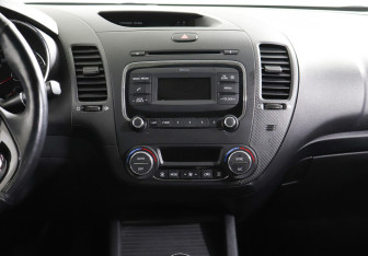 Подержанный автомобиль Kia Cerato Sedan 2019 года (9 фото)