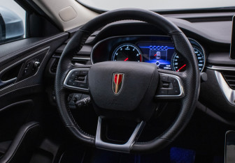 Подержанный автомобиль Hongqi H5 2022 года (15 фото)