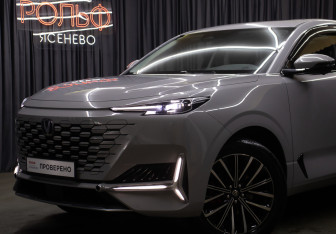 Подержанный автомобиль Changan UNI-K 2023 года (27 фото)