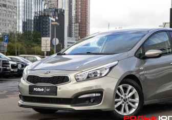 Подержанный автомобиль Kia Ceed Hatchback 2016 года (16 фото)