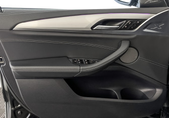 Подержанный автомобиль BMW X4 2019 года (19 фото)