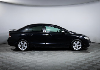 Подержанный автомобиль Honda Civic Sedan 2008 года (4 фото)